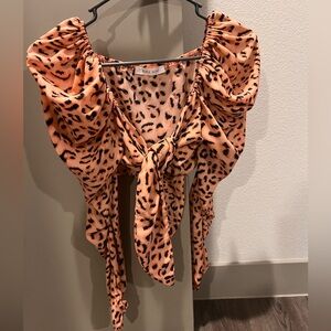 Cut off leopard print, long sleeve blouse